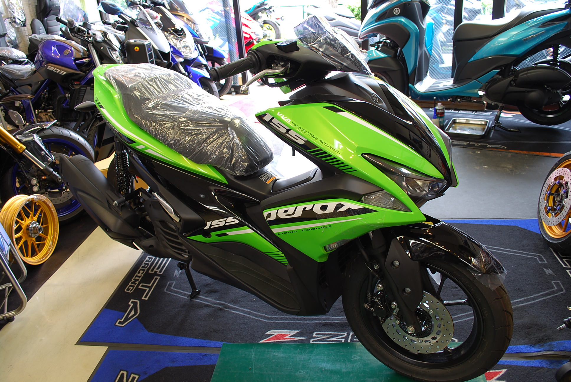 エアロックス　N-MAX　ヨシムラ 002